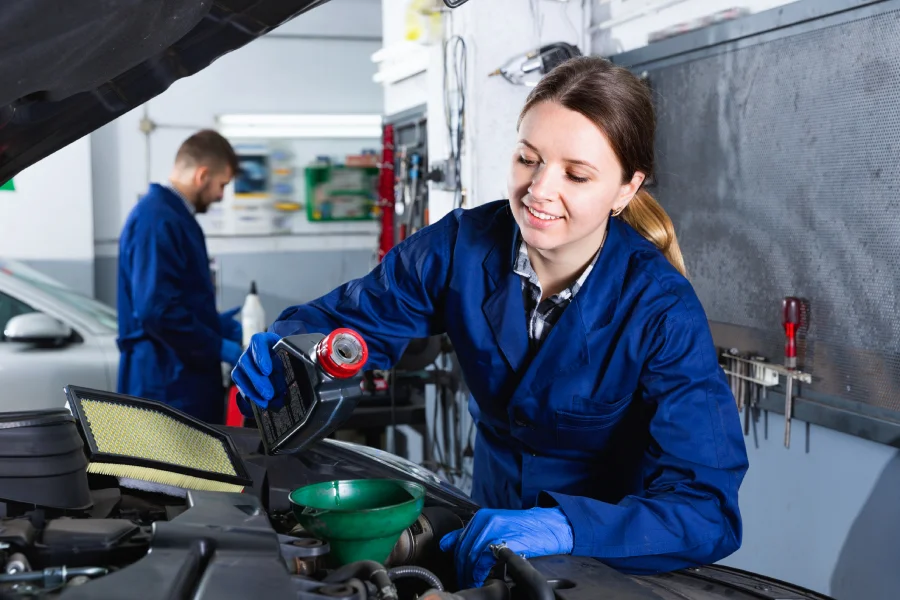 How Regular Oil Changes Improve Engine Longevity in Tucson, AZ How Regular Oil Changes Improve Engine Longevity in Tucson, AZ